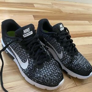 NIKE Air max sequent 2 Woman’s size 7